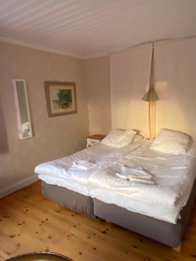 Spjutsbygds Gards Bed And Breakfast Rodeby Dış mekan fotoğraf
